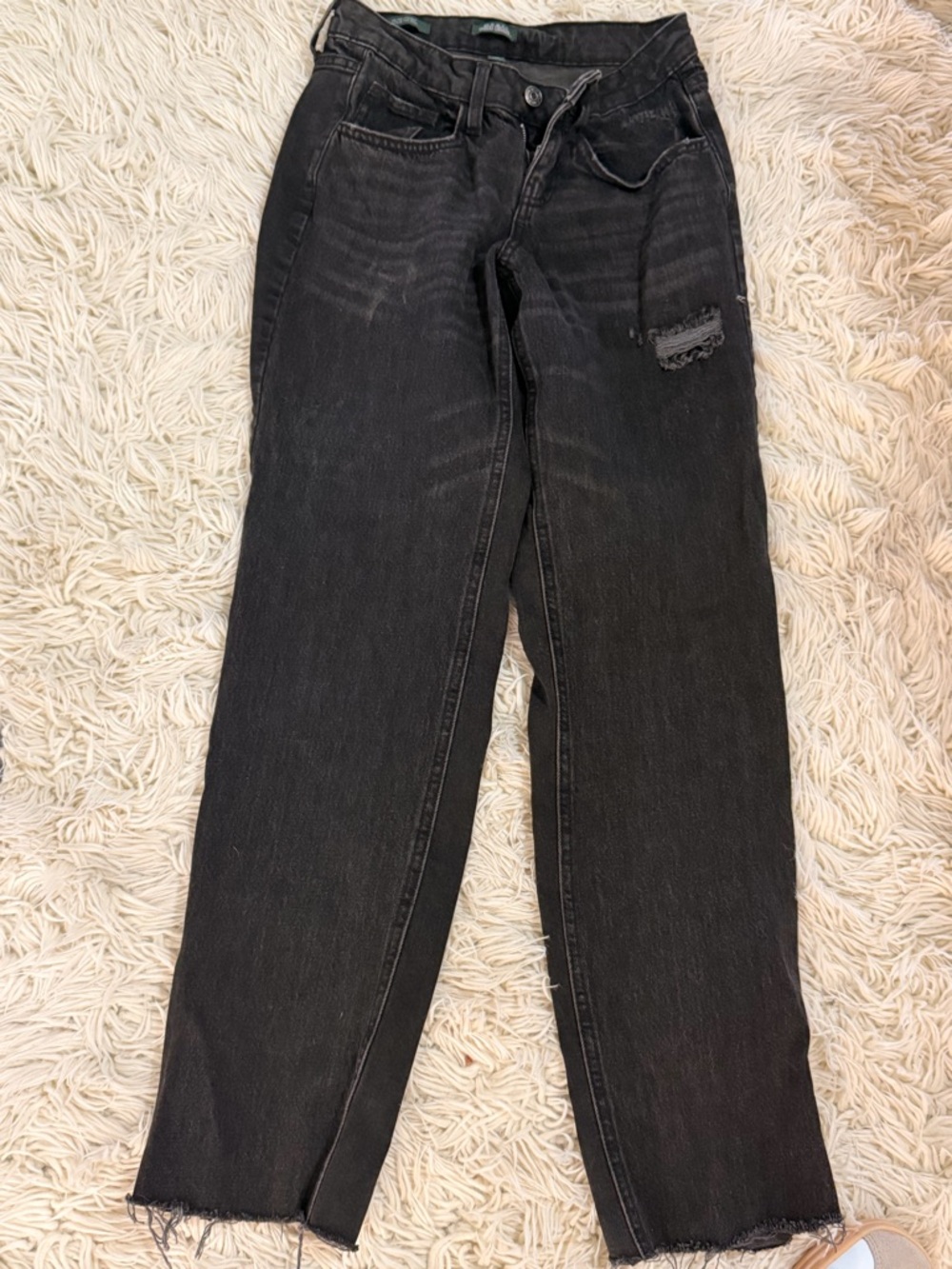 Men's Black Distressed Straight-Leg Jeans